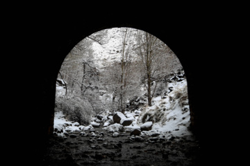 Chutes de neige à Hamadan à l'ouest iranien 