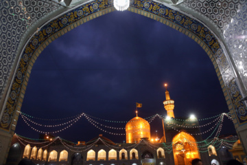 L'ambiance du sanctuaire de l'Imam Reza (P) à la veille de l’anniversaire de la bienheureuse naissance du très vénéré Imam Ali (P)