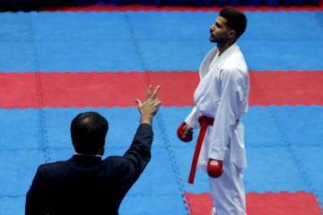 Téhéran (IRNA)-La première semaine du deuxième tour de la Super Ligue de Karaté des Clubs Masculins s'est tenue ce samedi soir (7 décembre 2024) à la salle de volley-ball Hijab de Téhéran. 