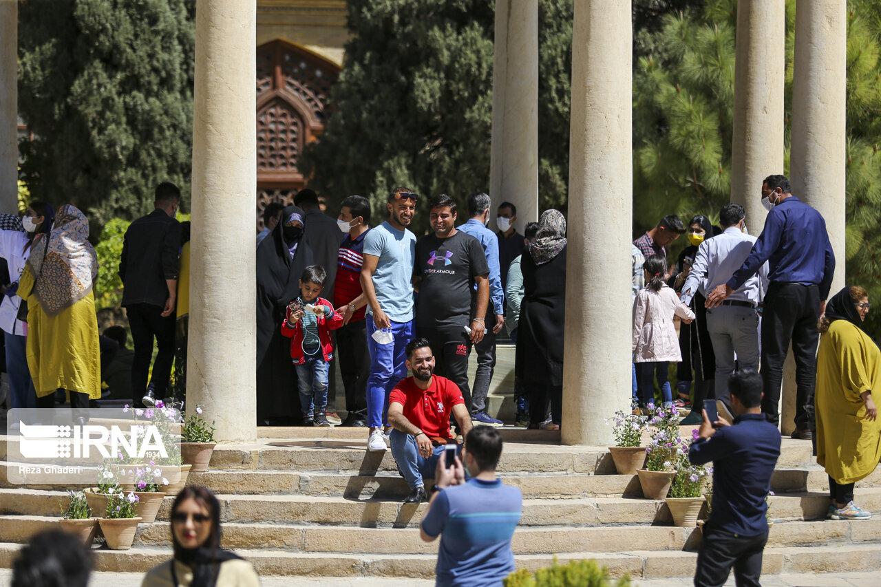 تذکر به بازدیدکنندگان استان فارس که اصول بهداشتی را رعایت نمی‌کنند