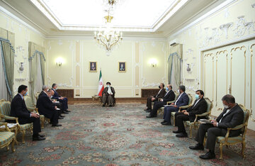 Tajik FM meets with President Raisi