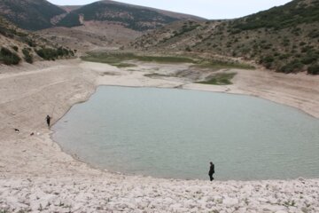 خشکسالی و دریاچه در حال مرگ