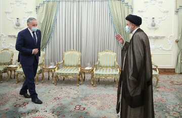 Tajik FM meets with President Raisi