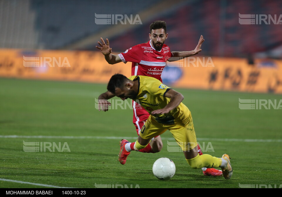 دیدار تیمهای فوتبال پرسپولیس و فجر سپاسی شیراز