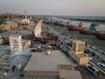 عروسی دسته جمعی جوانان در بندر تاریخی لافت