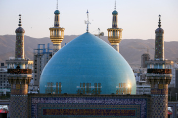 Servants change dome flag at Imam Reza (AS) shrine