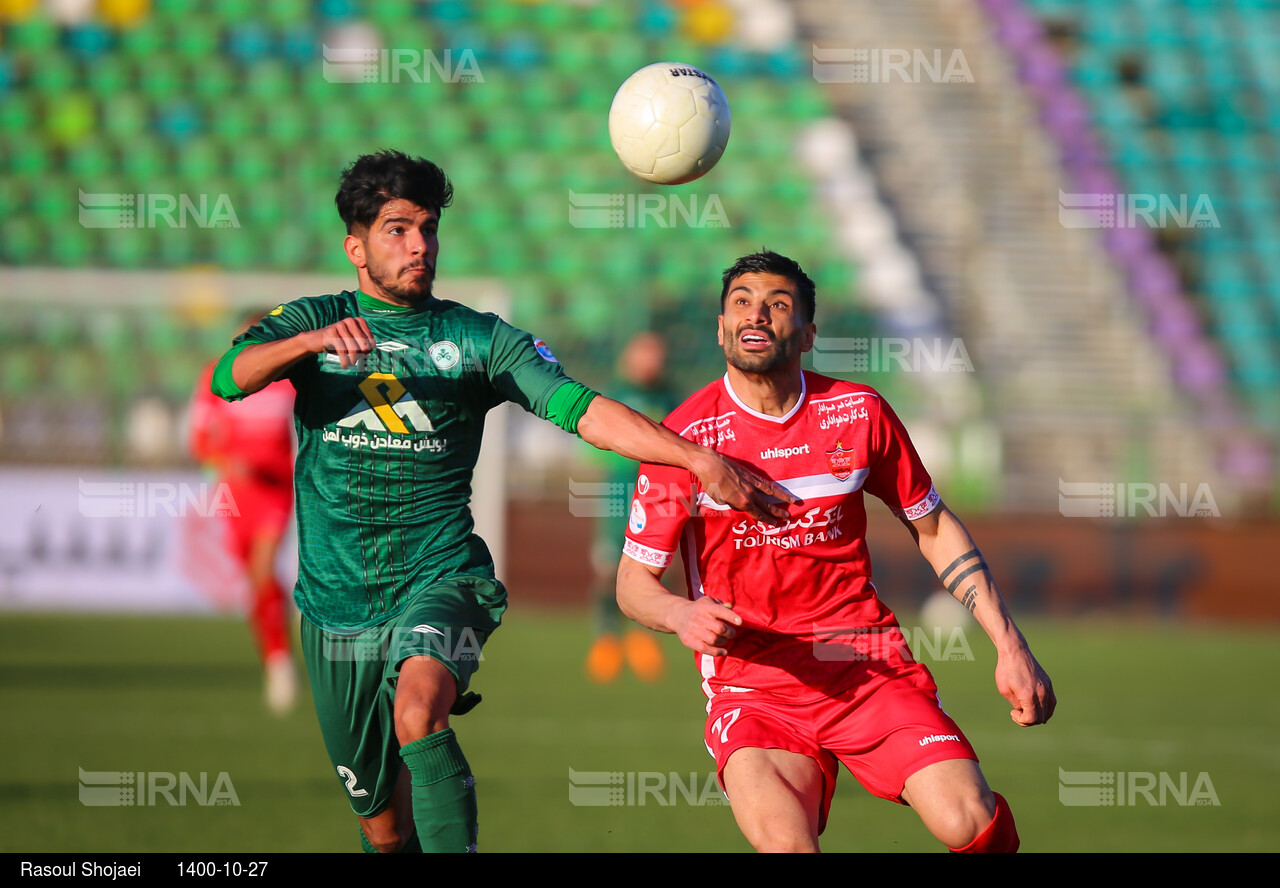 دیدار تیم‌های فوتبال ذوب‌آهن و پرسپولیس