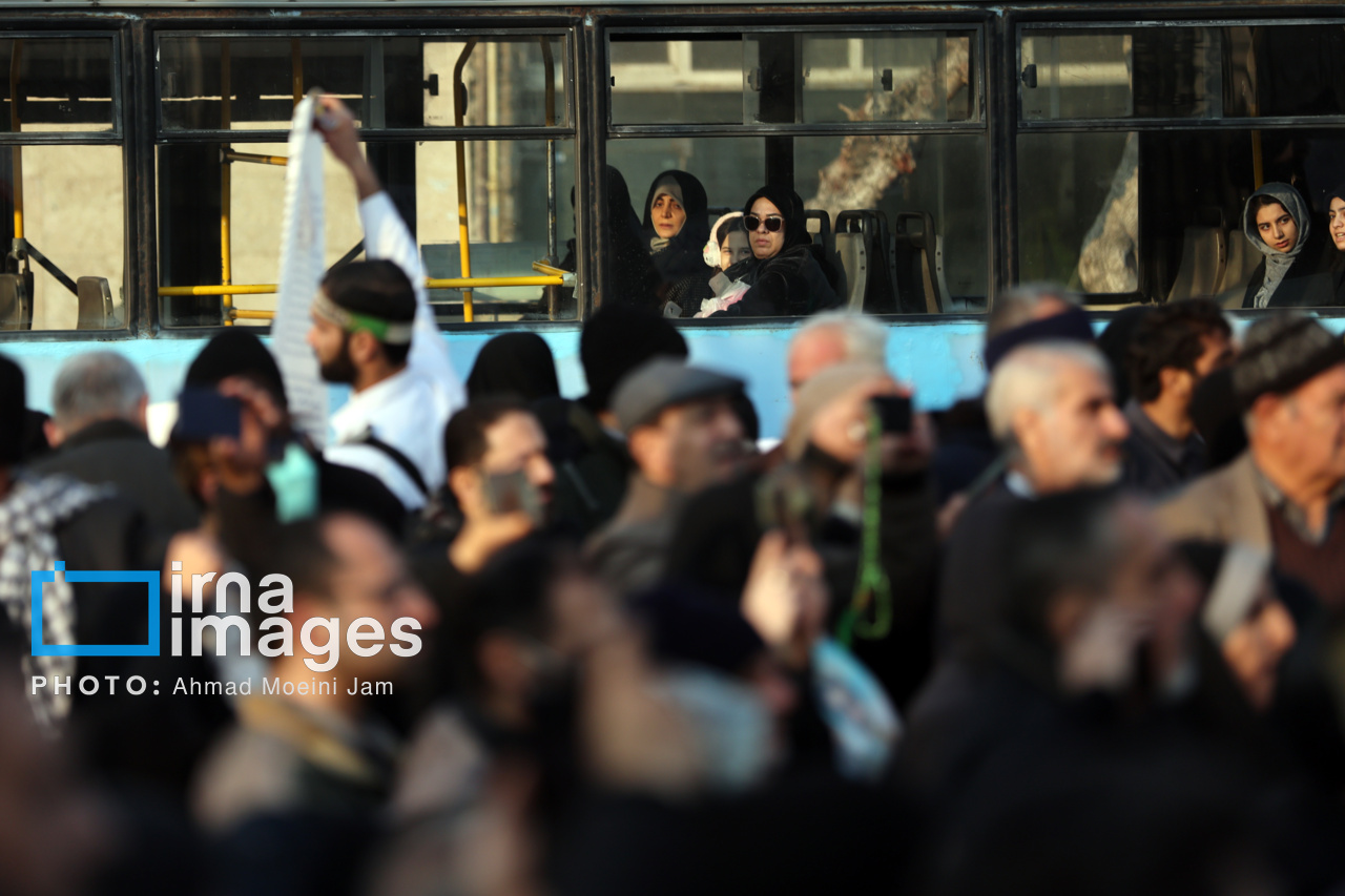 تجمع مقابل مجلس شورای اسلامی