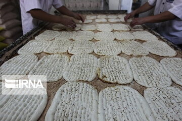 معاون فرمانداری کاشان: فروش اجباری نان کنجددار ممنوع است