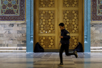 L'ambiance du sanctuaire de l'Imam Reza (P) à la veille de l’anniversaire de la bienheureuse naissance du très vénéré Imam Ali (P)