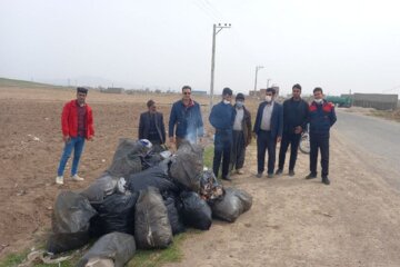 حاشیه روستای «گل‌سليمان آباد» میاندوآب در آستانه روز طبیعت پاکسازی شد