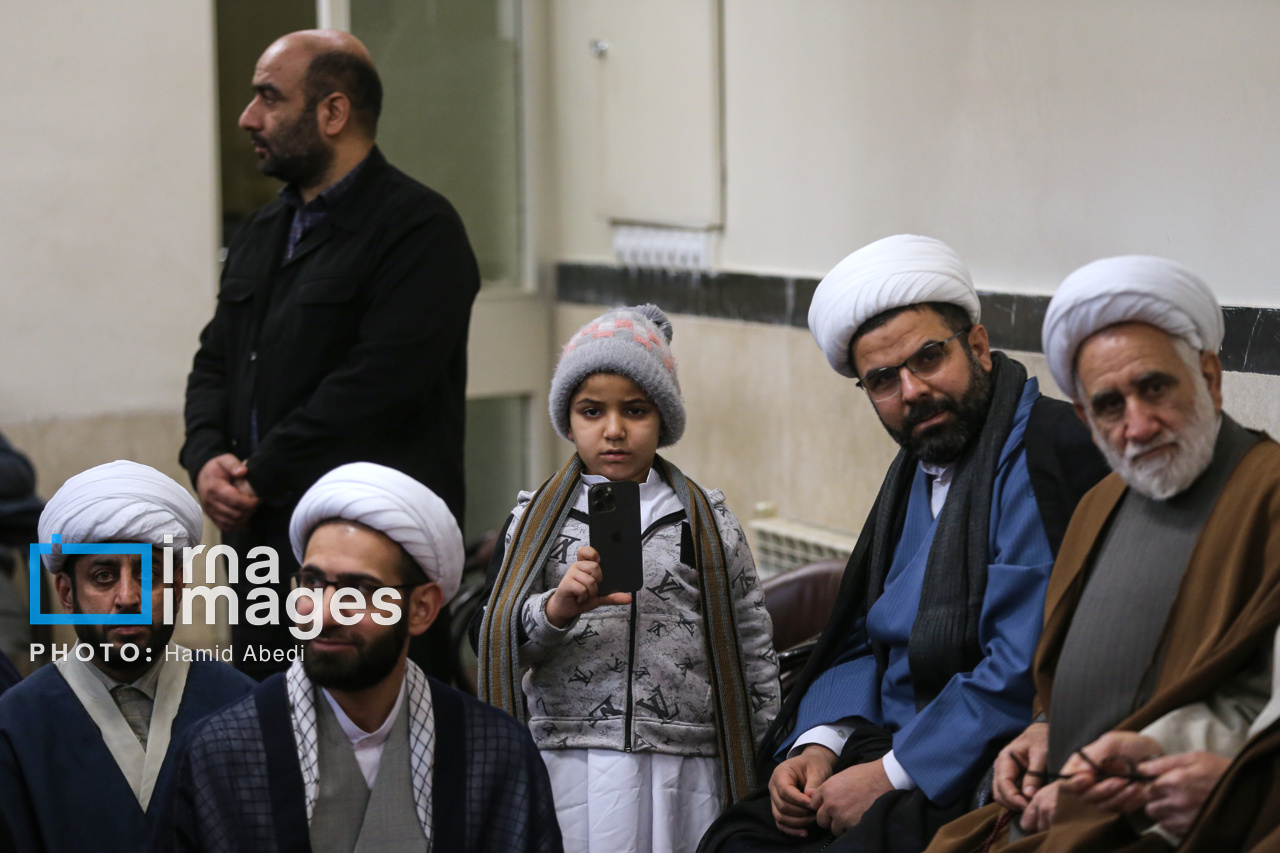 Iran : cérémonies de remise des turbans aux étudiants de l'école de théologie de Qom 