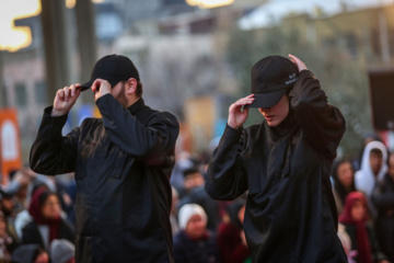 Spectacles de rue du Festival de Théâtre Fajr - Jour 3