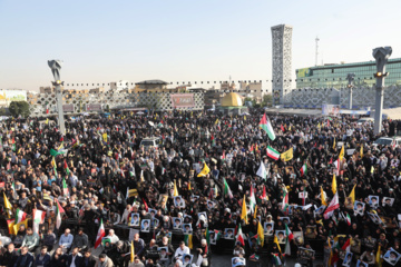 Iran : rassemblement de remerciement pour l'Opération « Promesse Véridique 2 » place Imam Hossein de Téhéran