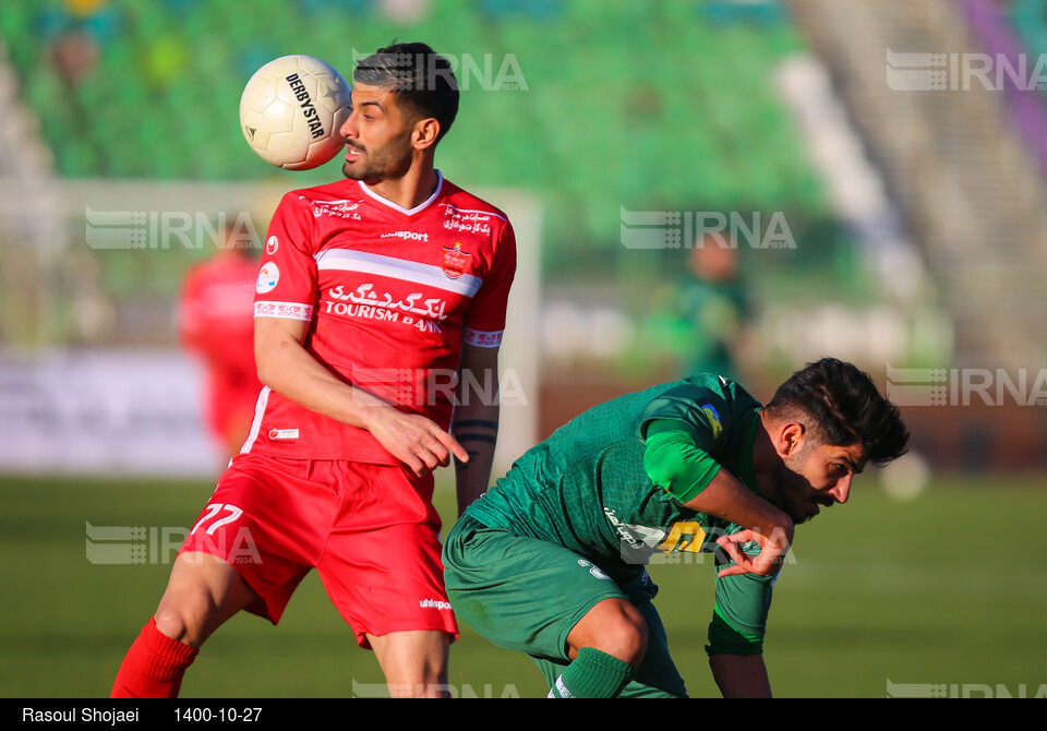 دیدار تیم‌های فوتبال ذوب‌آهن و پرسپولیس