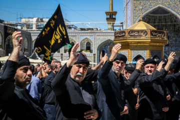 Mar de fieles llora en Mashad el martirio del octavo Imam de los chiíes