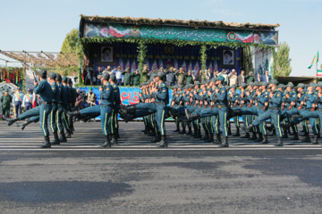 Le défilé des forces armées iraniennes à l’occasion de la Semaine sacrée de la défense