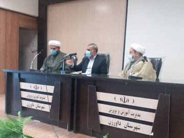 فرماندار داورزن: کم کاری مسوولان به انقلاب ضربه می‌زند