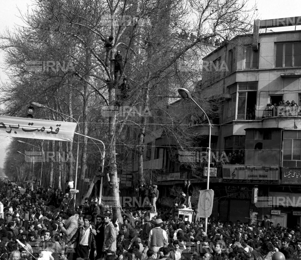 استقبال مردم از امام خمینی رهبر انقلاب و بنیانگذار جمهوری اسلامی