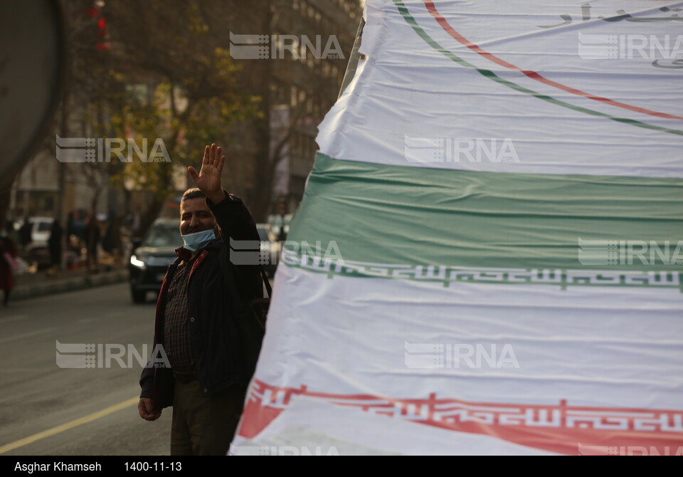 آذین بندی مسیر اصلی راهپیمایی ۲۲ بهمن در تهران