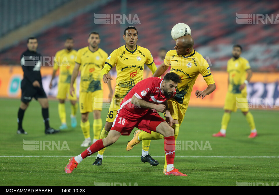 دیدار تیمهای فوتبال پرسپولیس و فجر سپاسی شیراز