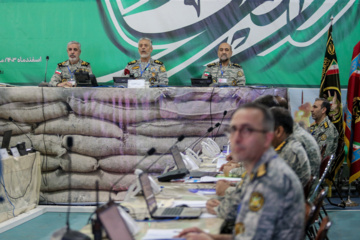 La phase principale de l'exercice militaire conjoint Zulfiqar 1403 a commencé ce samedi matin (22 février 2025) avec le code « Ô Allah, le Plus Grand », par le contre-amiral Habibollah Sayyari, le commandant des exercices. Photo : Mohammad Mahdi Pour-Arab-IRNA