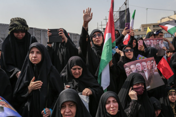 Multitudinario funeral del mártir Haniya en Teherán