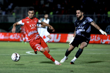 Premier Football League; Persepolis versus Zob Ahan