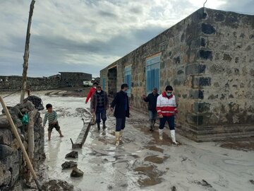 جاری شدن سیل در روستای "بری" در ماکو