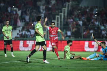 لیگ برتر فوتبال - پرسپولیس و آلومینیوم اراک