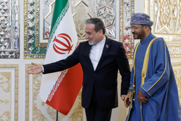 Araghchi: L'Iran et Oman insistent sur la formation d'un gouvernement inclusif en Syrie