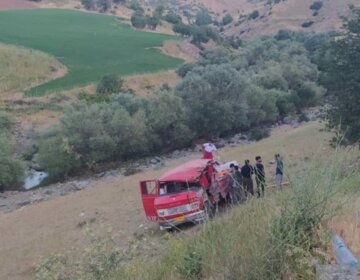 سقوط مینی‌بوس به دره در جاده کامیاران – پالنگان ۱۴ کشته برجای گذاشت