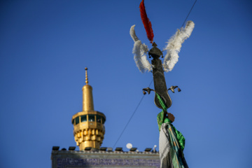 Servants change dome flag at Imam Reza (AS) shrine