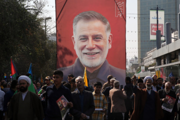 Ceremonia fúnebre en Mashhad por el general Nilforushan