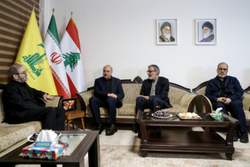 La cérémonie de condoléances pour le martyre de Sayed Hassan Nasrallah (Que sa demeure soit au Paradis) a eu lieu ce lundi 30 septembre 2024 au bureau du Hezbollah libanais  à Téhéran. Photo: Asghar Khamseh