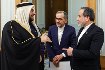 Rencontre entre le ministre conseiller aux A.E. du Qatar, Mohammed bin Abdulaziz Al-Khulaifi, avec le Chef de la diplomatie iranienne, Abbas Araghchi, le mercredi 8 janvier 2025 à Téhéran