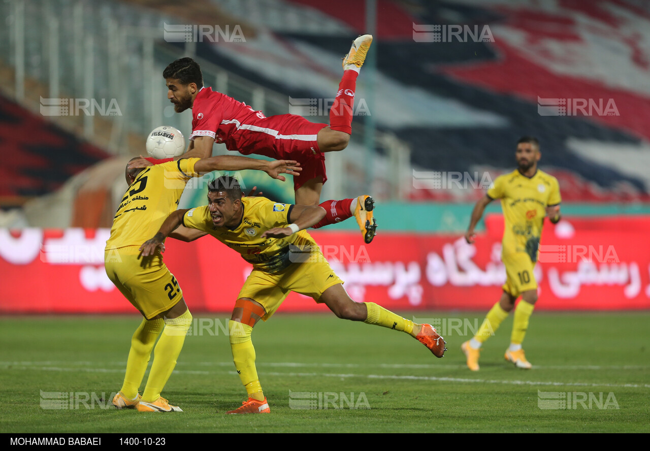 دیدار تیمهای فوتبال پرسپولیس و فجر سپاسی شیراز