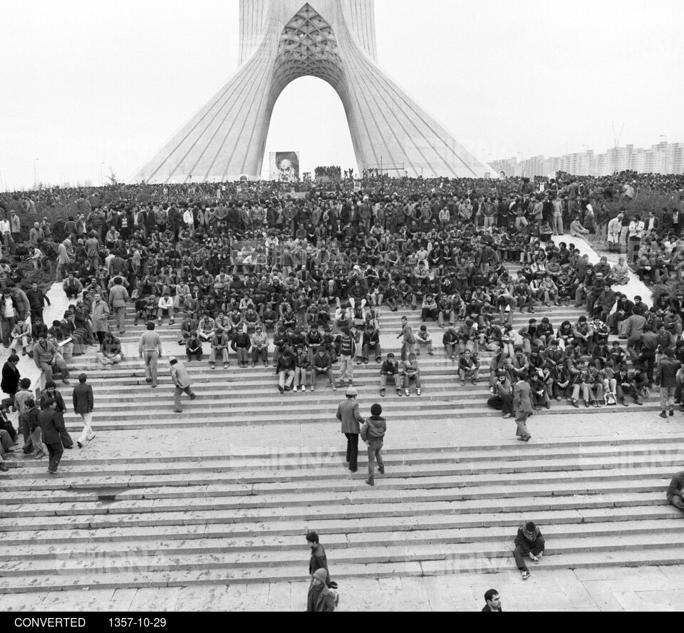 مروری بر روزهای انقلاب - راهپیمایی مردم در روز اربعین 29 دی 1357