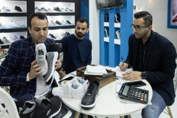 Le salon professionnel de la chaussure à Téhéran