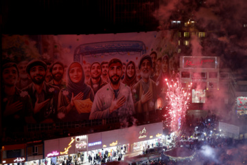 Téhéran-Rue Valiasr: feu d’artifice pour la Mi-Sha'ban