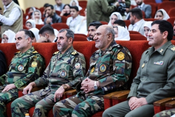 La celebración del matrimonio de 160 parejas de la Fuerza Terrestre del Ejército de Irán