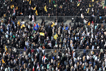 Ceremonia fúnebre en Mashhad por el general Nilforushan