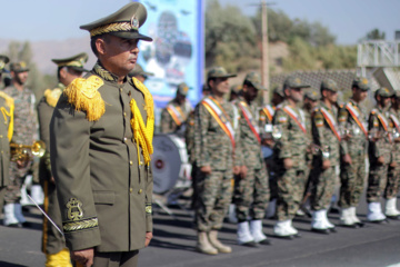 Le défilé des forces armées iraniennes à l’occasion de la Semaine sacrée de la défense