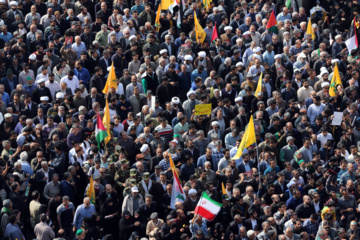 Ceremonia fúnebre en Mashhad por el general Nilforushan