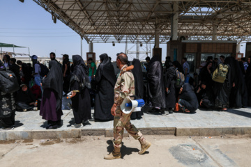 Foreign Pilgrims of Arbaeen at the Iran-Iraq Border