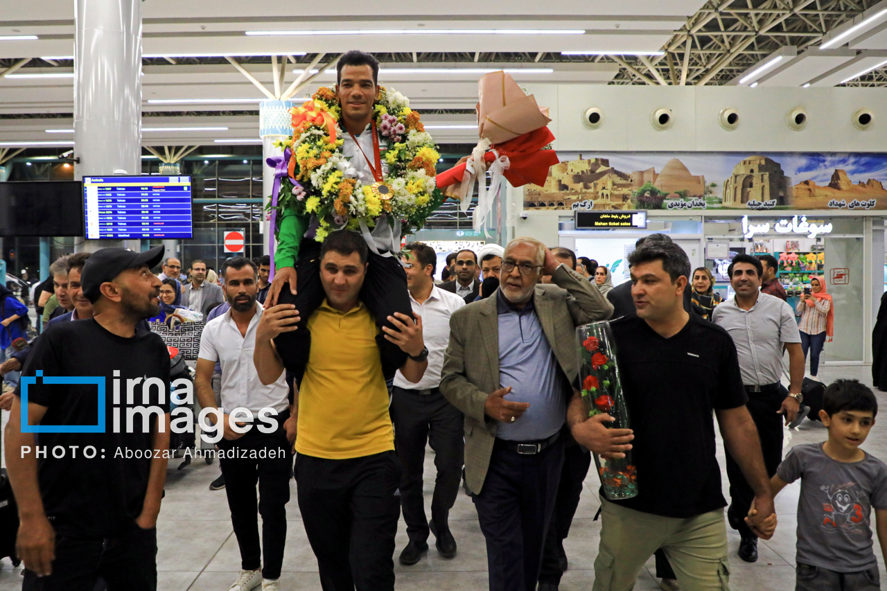 استقبال از «سعید افروز» دارنده مدال طلای رشته پرتاب نیزه در پارالمپیک