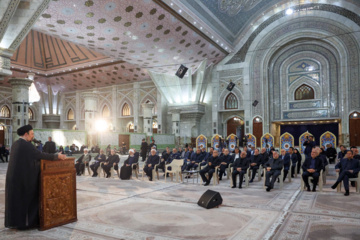 El presidente iraní y su gabinete renuevan su lealtad al Imam Jomeini