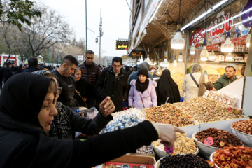 Compras para la noche de Yalda en Teherán