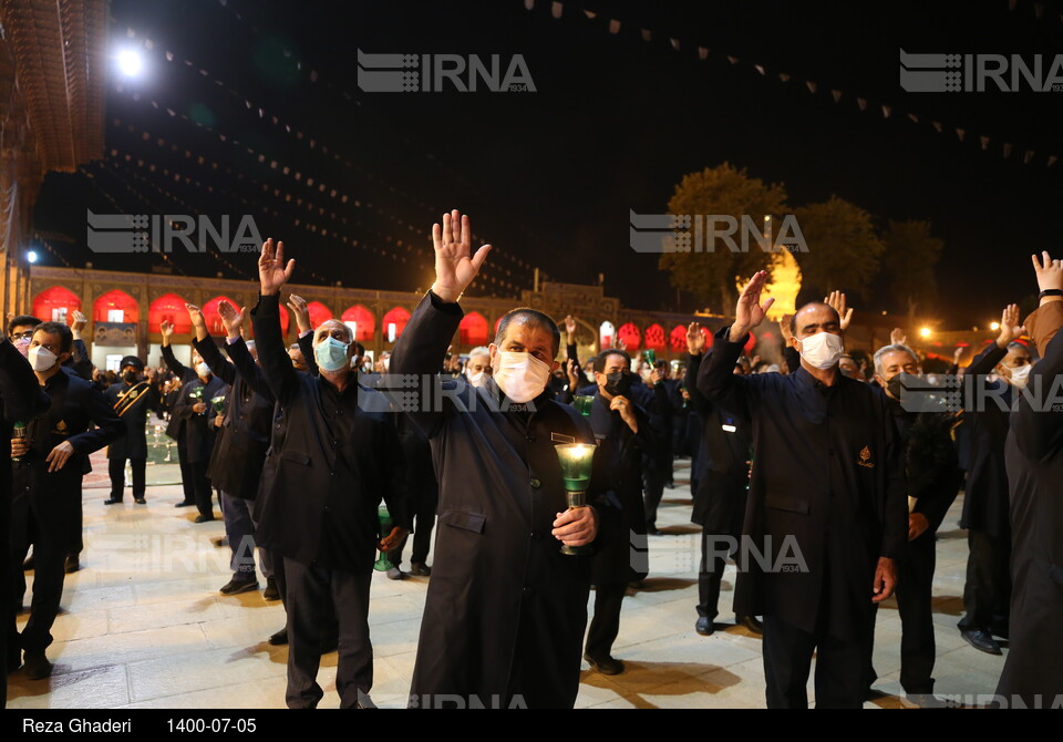 مراسم لاله گردانی خدام حرمین احمدی و محمدی (ع) در شیراز