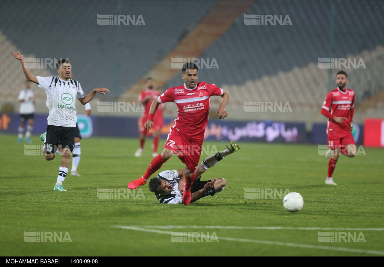 دیدار تیم فوتبال پرسپولیس و نفت مسجدسلیمان